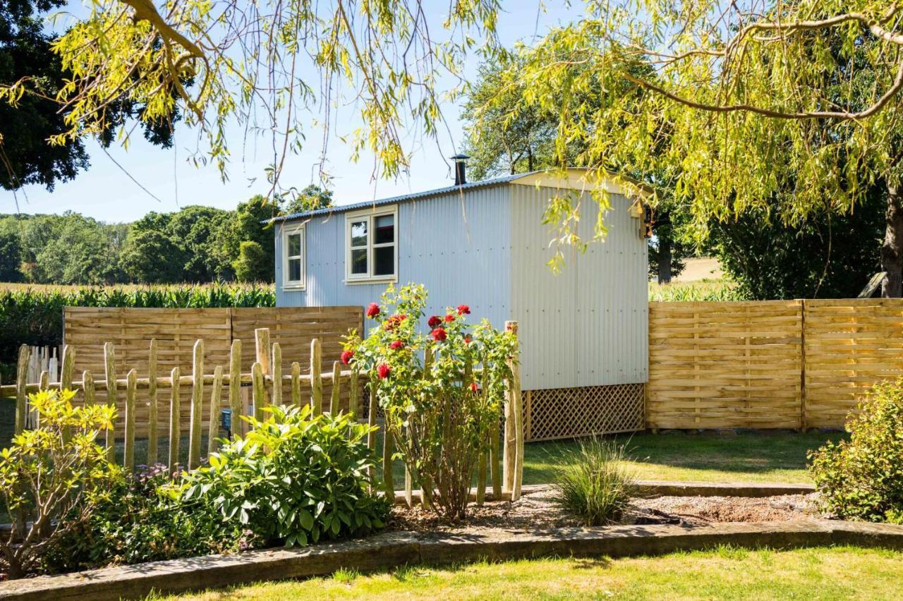 The Hideaway Hut - 1 Bed Shepherds Hut - Херфорд Екстериор снимка