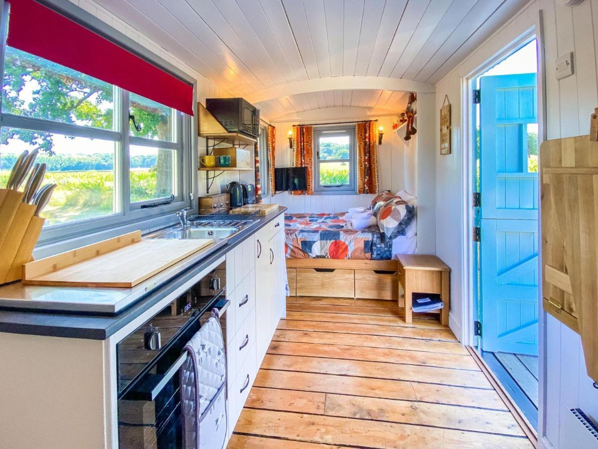 The Hideaway Hut - 1 Bed Shepherds Hut - Hereford Apartment Екстериор снимка