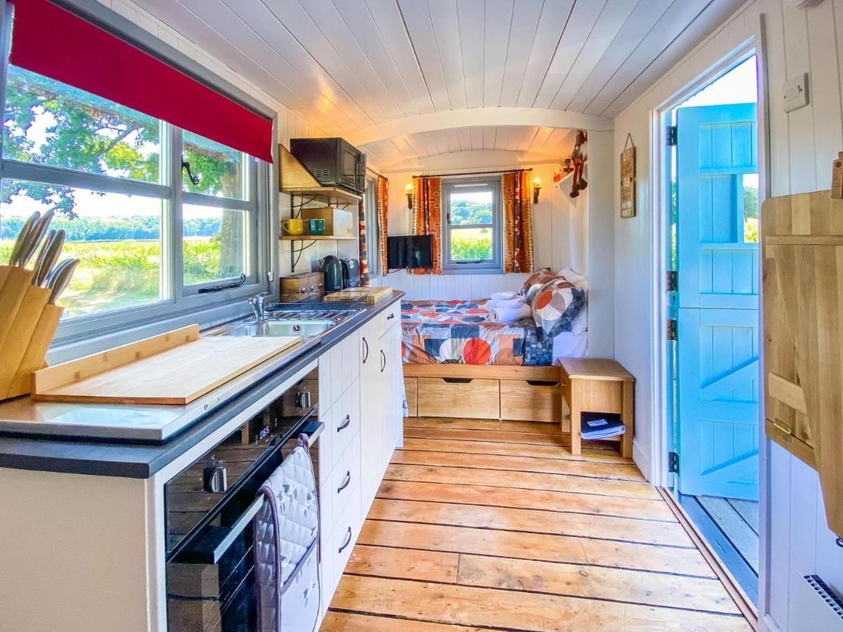 The Hideaway Hut - 1 Bed Shepherds Hut - Херфорд Екстериор снимка