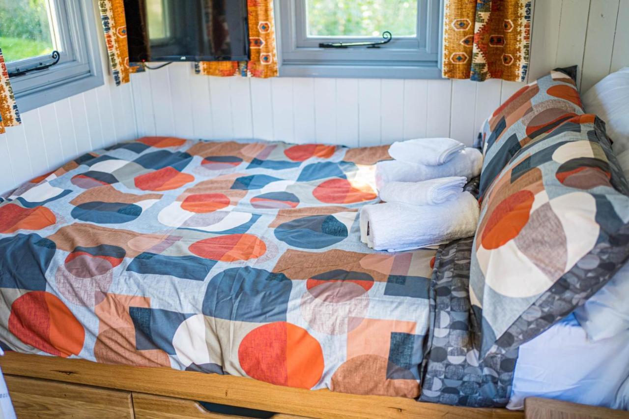 The Hideaway Hut - 1 Bed Shepherds Hut - Херфорд Екстериор снимка