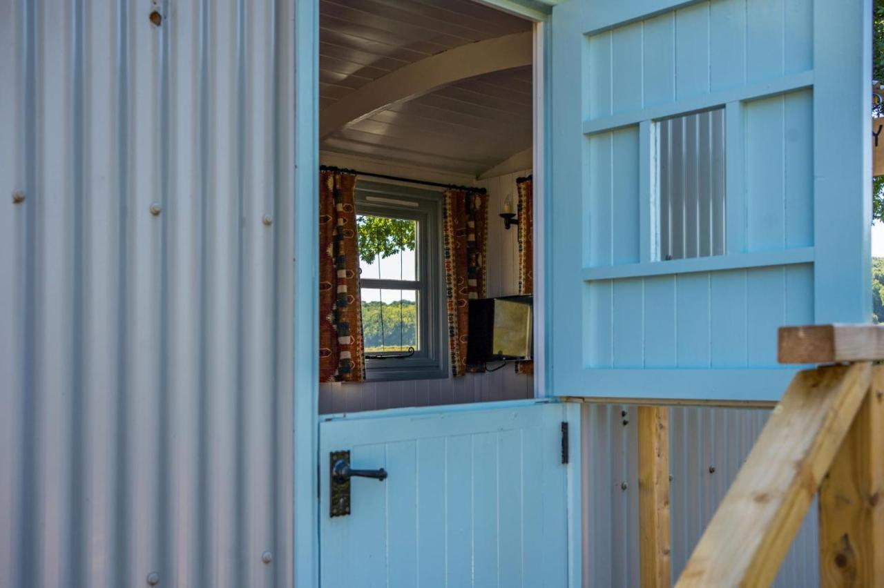 The Hideaway Hut - 1 Bed Shepherds Hut - Херфорд Екстериор снимка