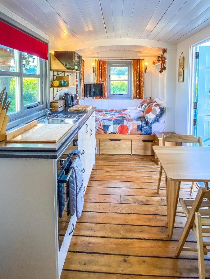 The Hideaway Hut - 1 Bed Shepherds Hut - Hereford Apartment Екстериор снимка