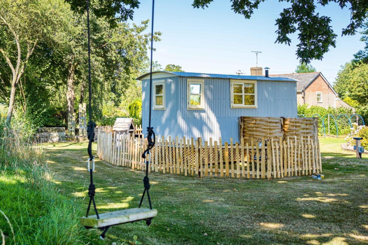 The Hideaway Hut - 1 Bed Shepherds Hut - Hereford Apartment Екстериор снимка