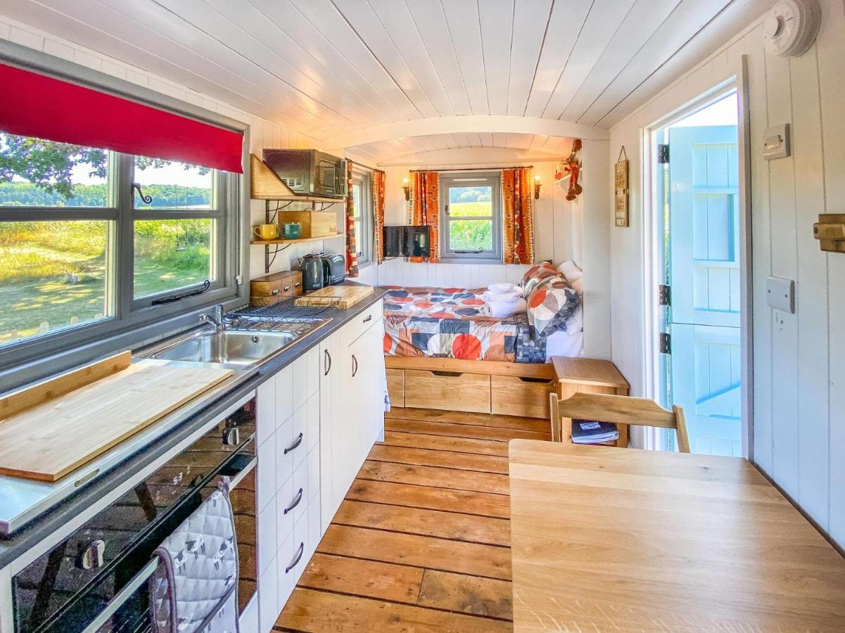 The Hideaway Hut - 1 Bed Shepherds Hut - Херфорд Екстериор снимка